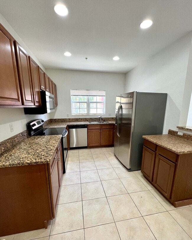 Building Photo - 530 S Federal Highway 6 Lake Worth Fl 33460