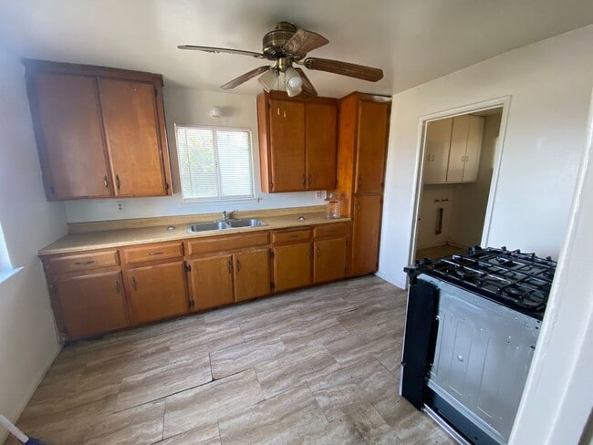 Foto del edificio - Quiet 2 bedroom 1 bath house in Riverdale