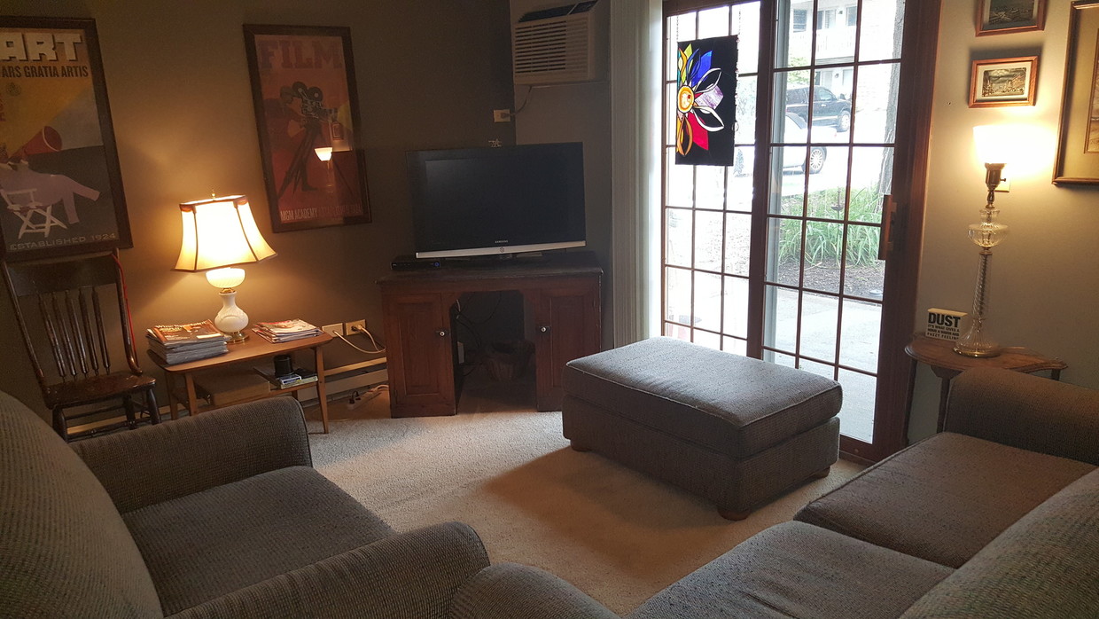 Primary Photo - 1370 Cunat Ct