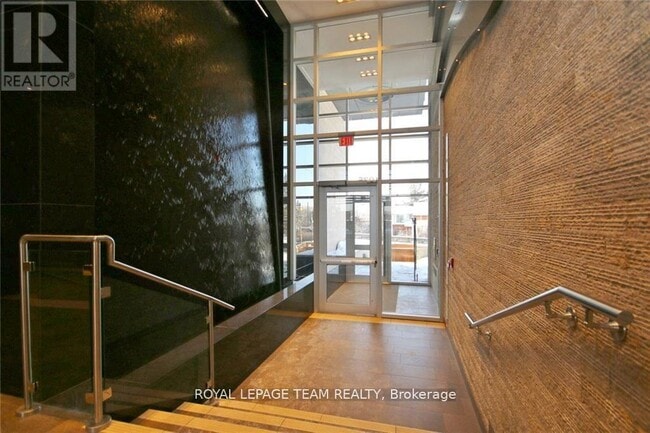 Photo du bâtiment - 1035 Bank St