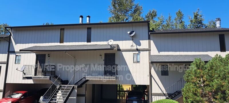 Primary Photo - 1215 N 9th St