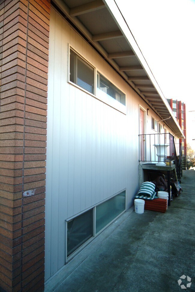 Foto del edificio - Bruce Apartments