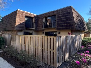 Building Photo - 5271 Cypress Ct