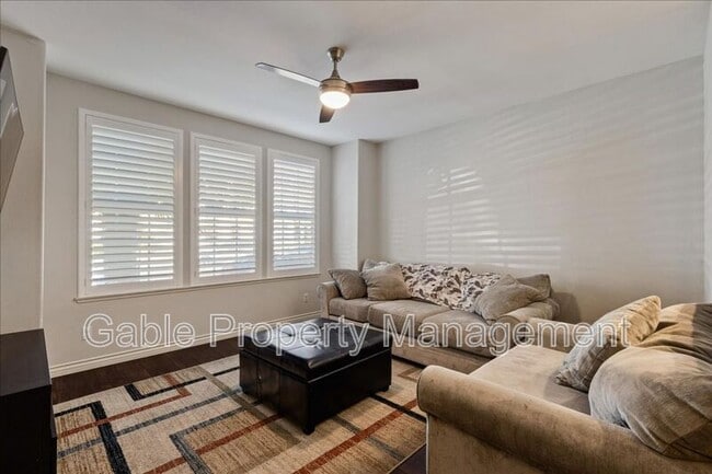 Foto del edificio - 24136 Victoria Ln