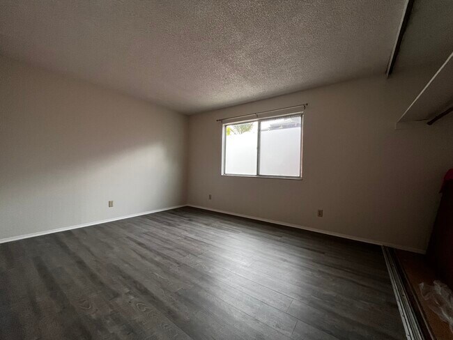 Bedroom (L) - 1347 Hearst Ave