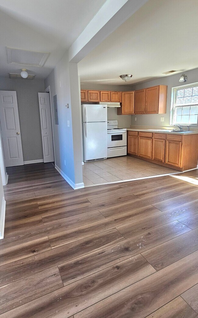 Building Photo - 129 Main St