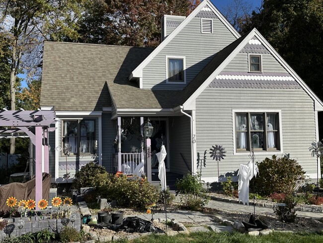 Front walk with lighted entry to covered front porch. - 20 Magnolia Hl