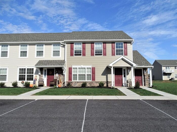 Primary Photo - Bright & Sunny 2nd Floor, 3 Bedroom Apartment