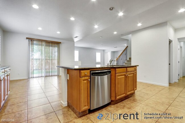 Foto del edificio - 4 br, 3.5 bath House - 715 Woodside Avenue...