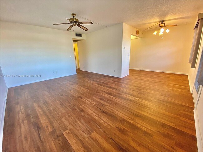 Foto del edificio - 13550 SW 6th Ct