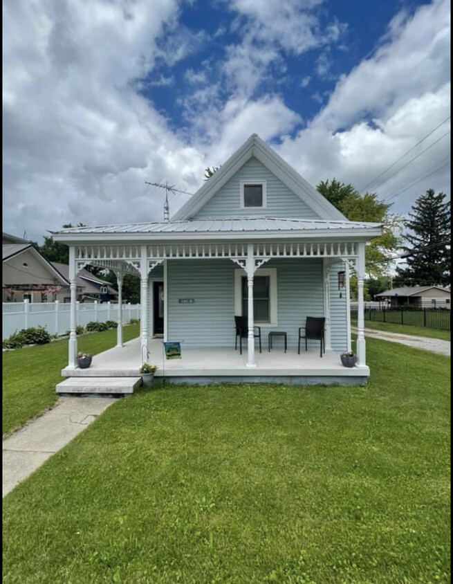 Front - 102 E 3rd St