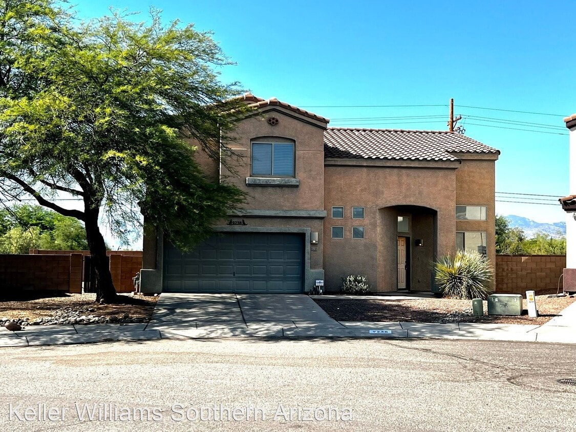 3 br, 2.5 bath House 9238 E Desert Cove House for Rent in
