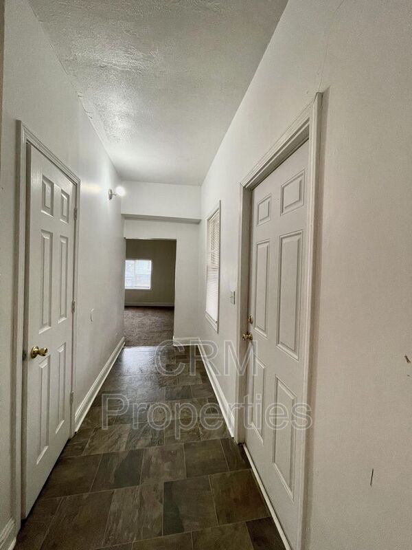 Building Photo - 713 W Monroe St