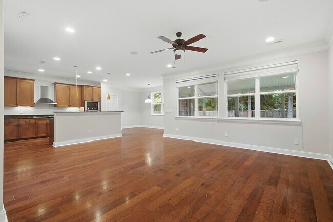 Building Photo - 654 Grassy Hill Rd