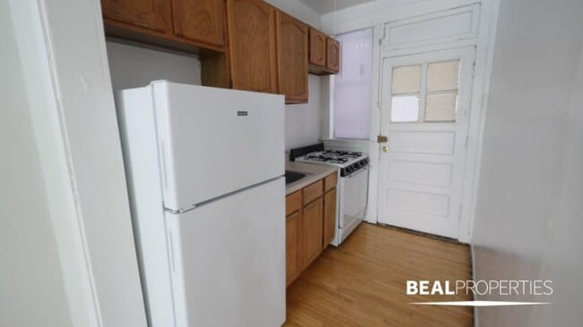 Building Photo - 1 bedroom in CHICAGO IL 60657