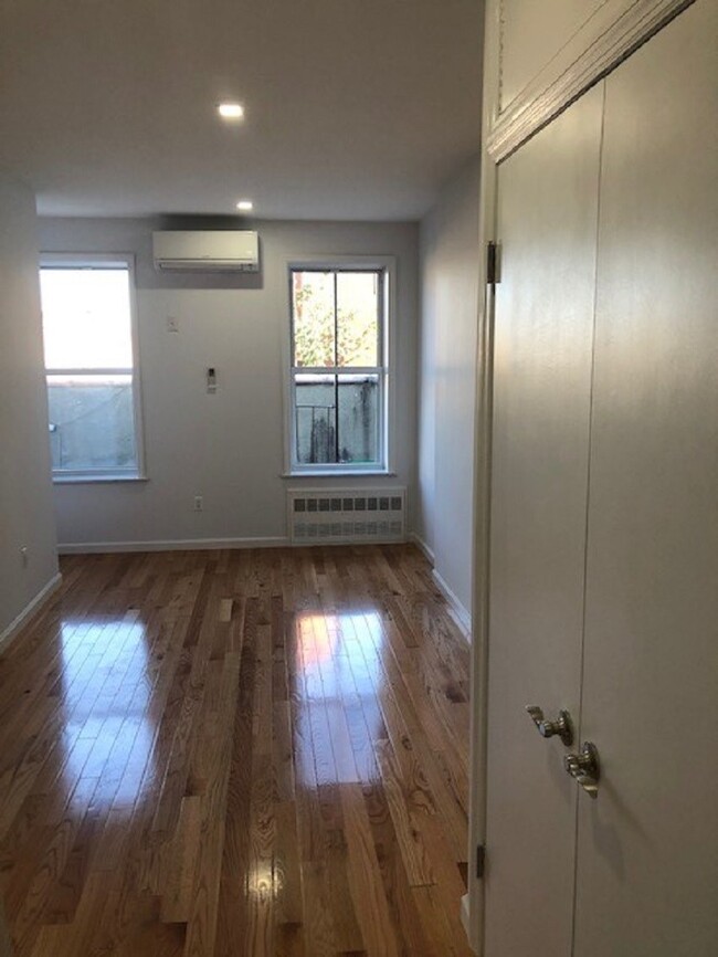 Building Photo - Gorgeous Crown Heights Garden Level #1