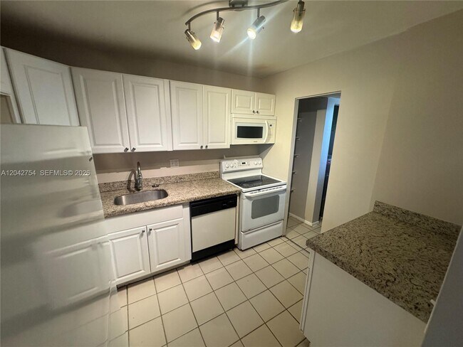 Building Photo - 7910 S Colony Cir