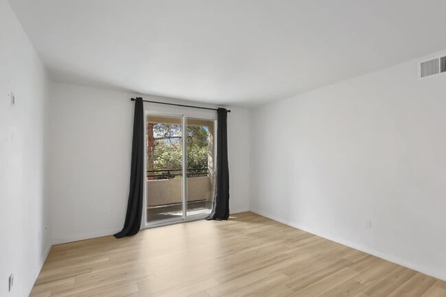 Foto del edificio - 3 Bed Condo In Gated West Side Community