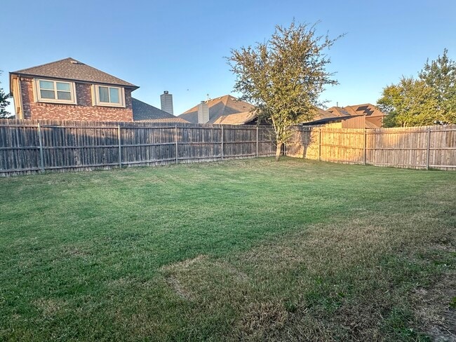 Building Photo - 800 Chatsworth Dr