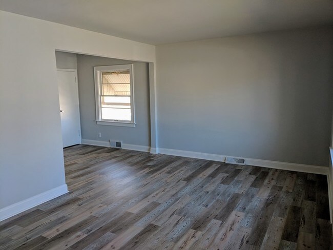Building Photo - 920 170th St
