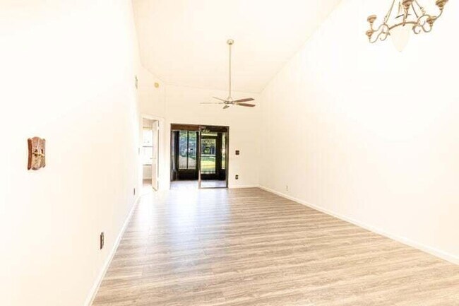 Foto del edificio - 3729 Collinwood Ln