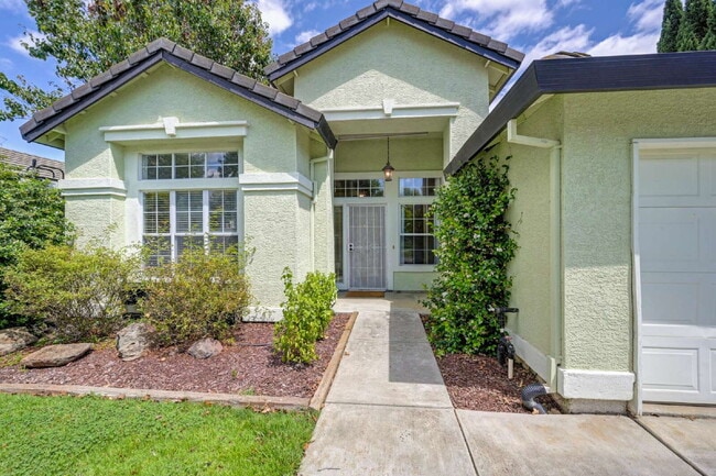 Building Photo - Beautiful single story across from Conejo Park.