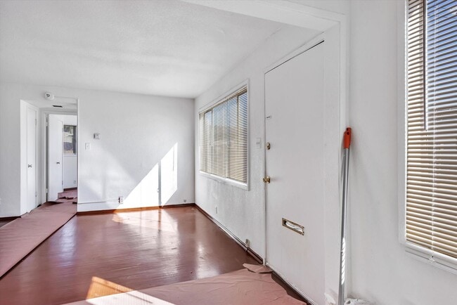 Foto del edificio - 6033 Foothill Blvd