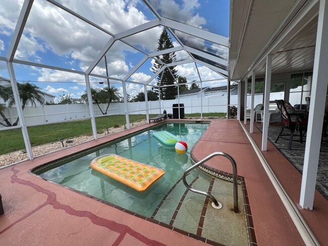 Building Photo - FURNISHED SHORT TERM SEASONAL RENTAL - 2 Bed / 2 Bath - Single Family, Pool Home (Heated) - $3,30...