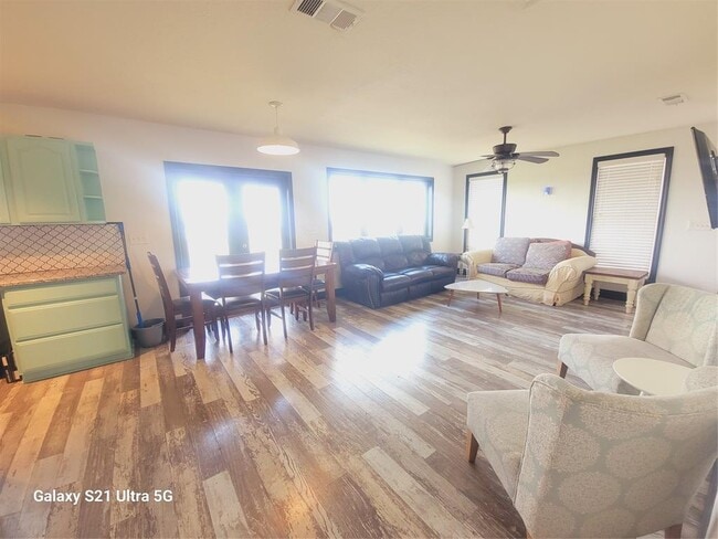 Building Photo - 1150 CR 405