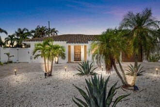 Building Photo - 987 Boca Ciega Isle Dr
