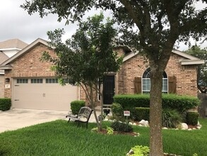 Building Photo - 807 Windhurst