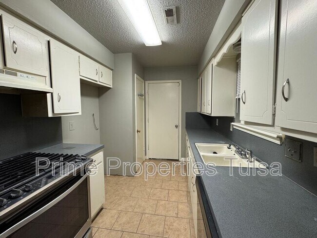 Foto del edificio - 10853 E 33rd Pl