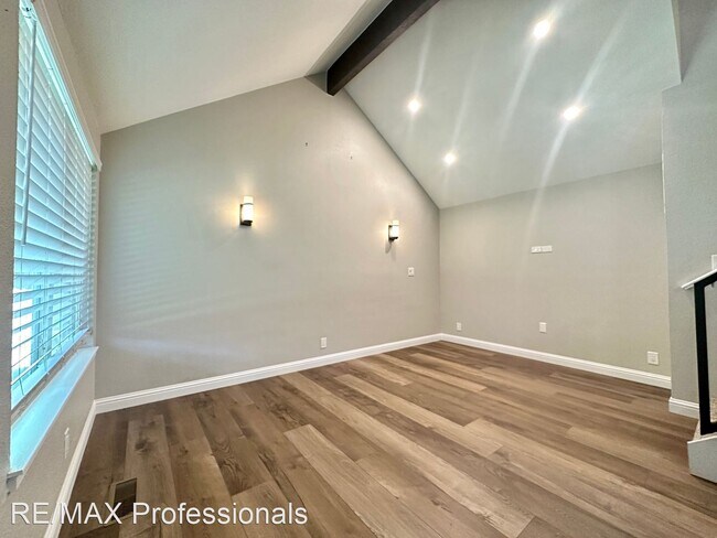 Building Photo - 3 br, 1.5 bath House - 2257 Oppio Street