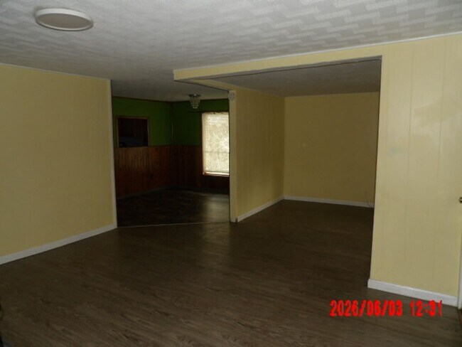 Building Photo - 3 bedroom house