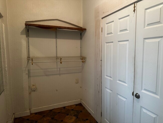 Building Photo - 2216 S Salcedo St