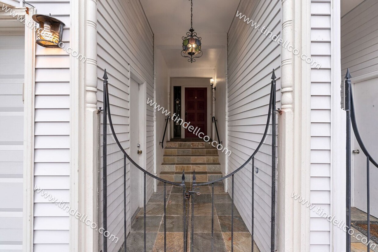 Foto principal - Updated, Spacious 2 Bedroom, Pet Friendly ...