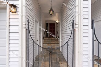 Building Photo - 6565 SW Canyon Ct