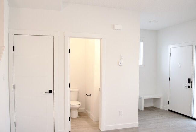 Photo du bâtiment - 9938 162 St NW