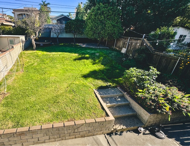 Building Photo - 406 S Irena Ave