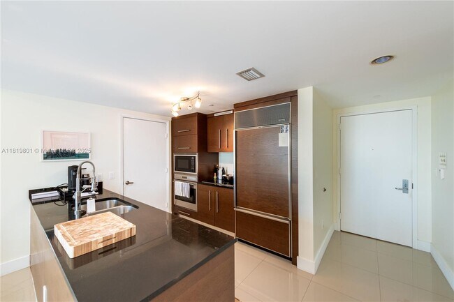 Foto del edificio - 475 Brickell Ave