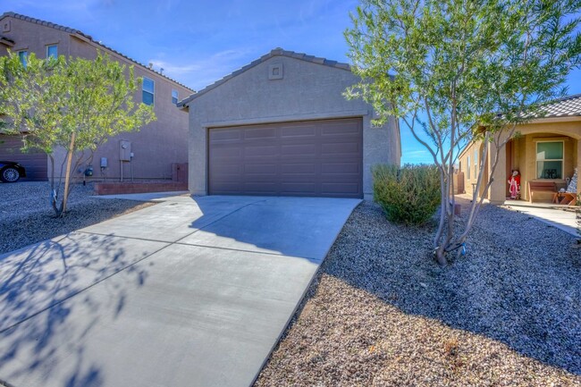 Building Photo - Nice 3 Bedroom Home in Madera Highlands