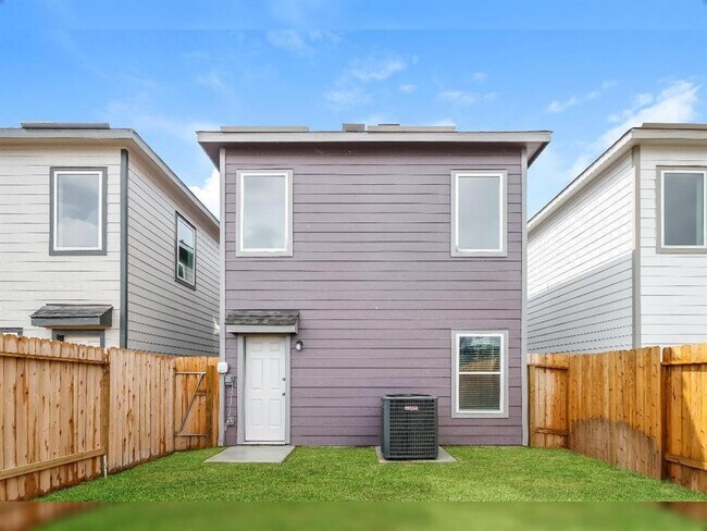 Building Photo - 15352 Estrella Rd E