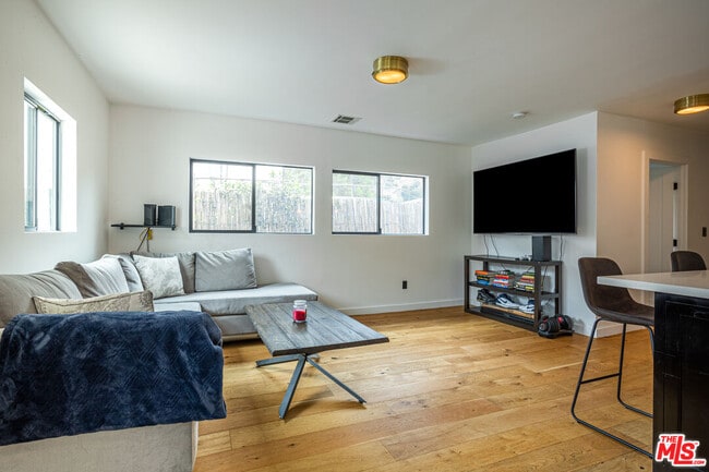 Foto del edificio - 2241 1/2 Harwood St