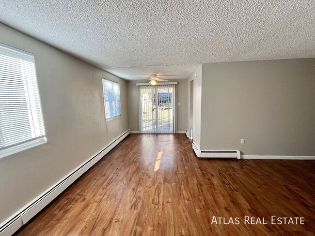 Foto del edificio - 461 El Paso Blvd