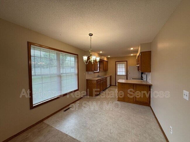Foto del edificio - 3324 Leawood Ave