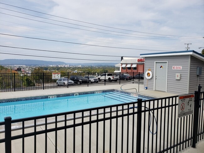 Pool - The View at Mission Ridge