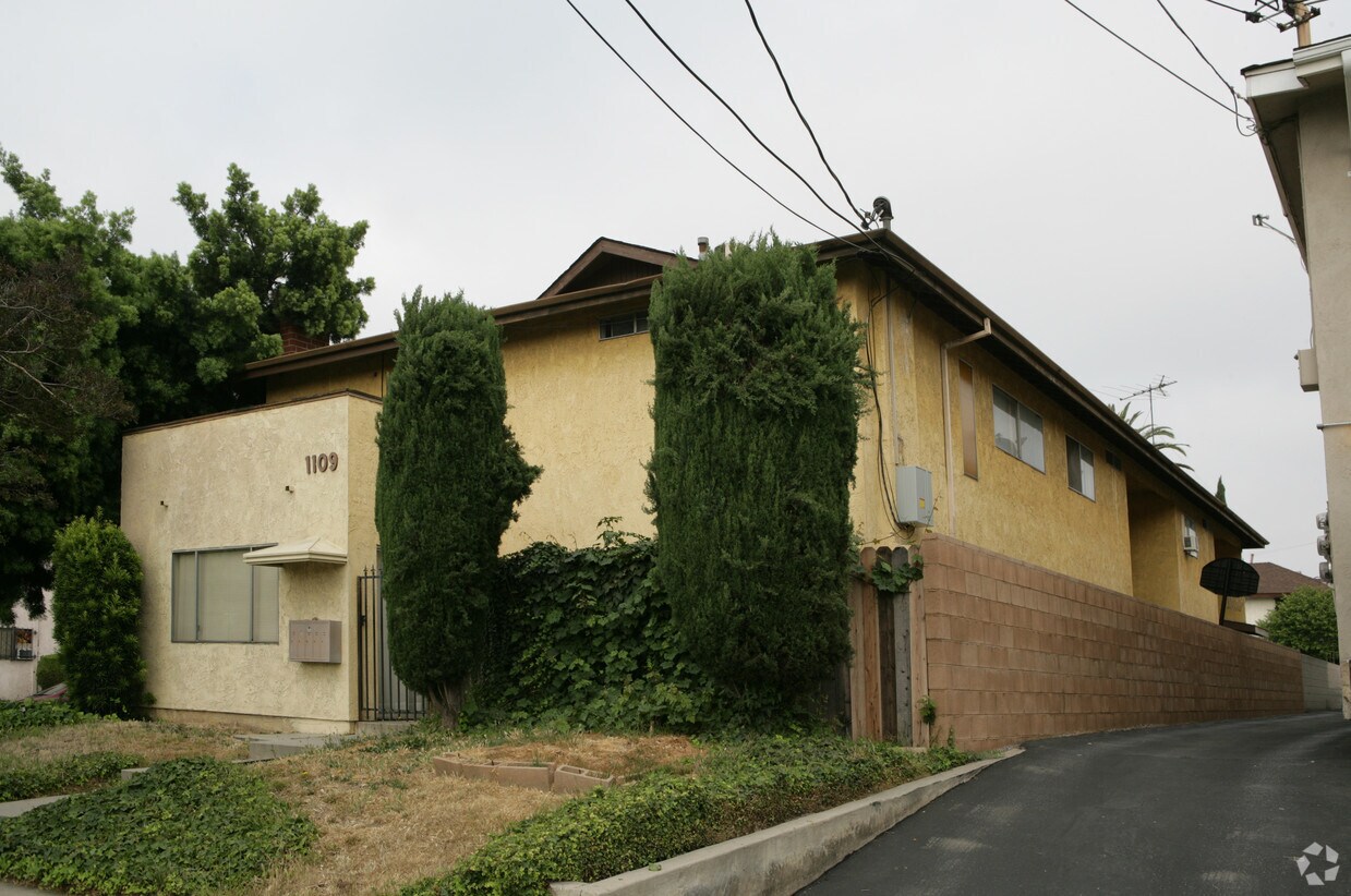 Building Photo - 1109 S Marguerita Ave
