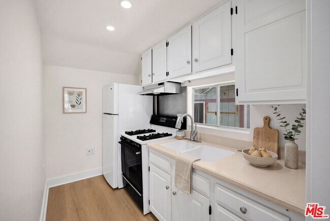 Foto del edificio - 6190 Mesa Ave