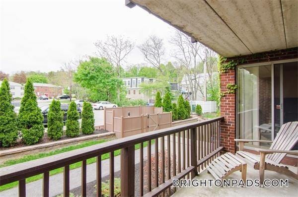 Foto del edificio - 140 Kenrick St