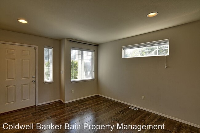 Building Photo - 3 br, 2.5 bath House - 6100 - 55th Ave. N.E.
